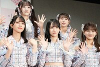 左から佐々木舞香、音嶋莉沙、野口衣織、山本杏奈、高松瞳。