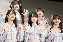 左から佐々木舞香、音嶋莉沙、野口衣織、山本杏奈、高松瞳。