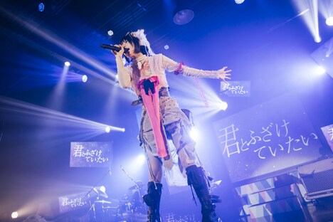 ano(撮影:横山マサト)