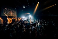 DJ WILDPARTYのステージの様子。（撮影：横山マサト）