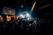 DJ WILDPARTYのステージの様子。（撮影：横山マサト）