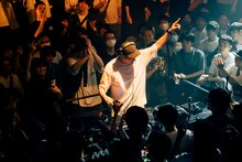 DJ WILDPARTYのステージの様子。（撮影：横山マサト）