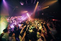 TAKU INOUEのステージの様子。（撮影：横山マサト）