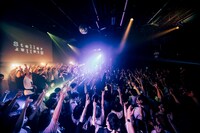 TAKU INOUEのステージの様子。（撮影：横山マサト）