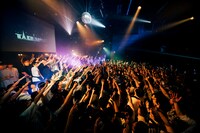 TAKU INOUEのステージの様子。（撮影：横山マサト）