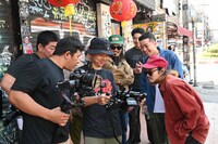 瑛人「น้ําหอม feat.SANIMYOK」ミュージックビデオ撮影の様子。