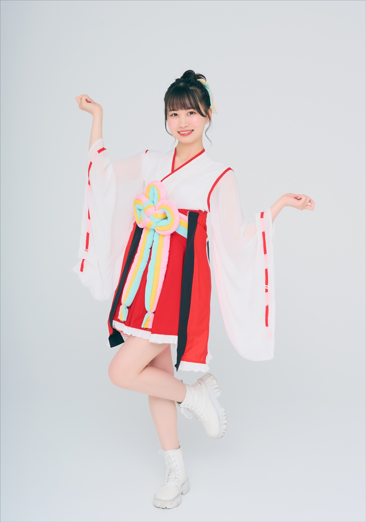 2014年に制作された「ぴくしぶおんど」衣装を着る1期生・中村朱里。(c)徳間書店（撮影：田中瞳）