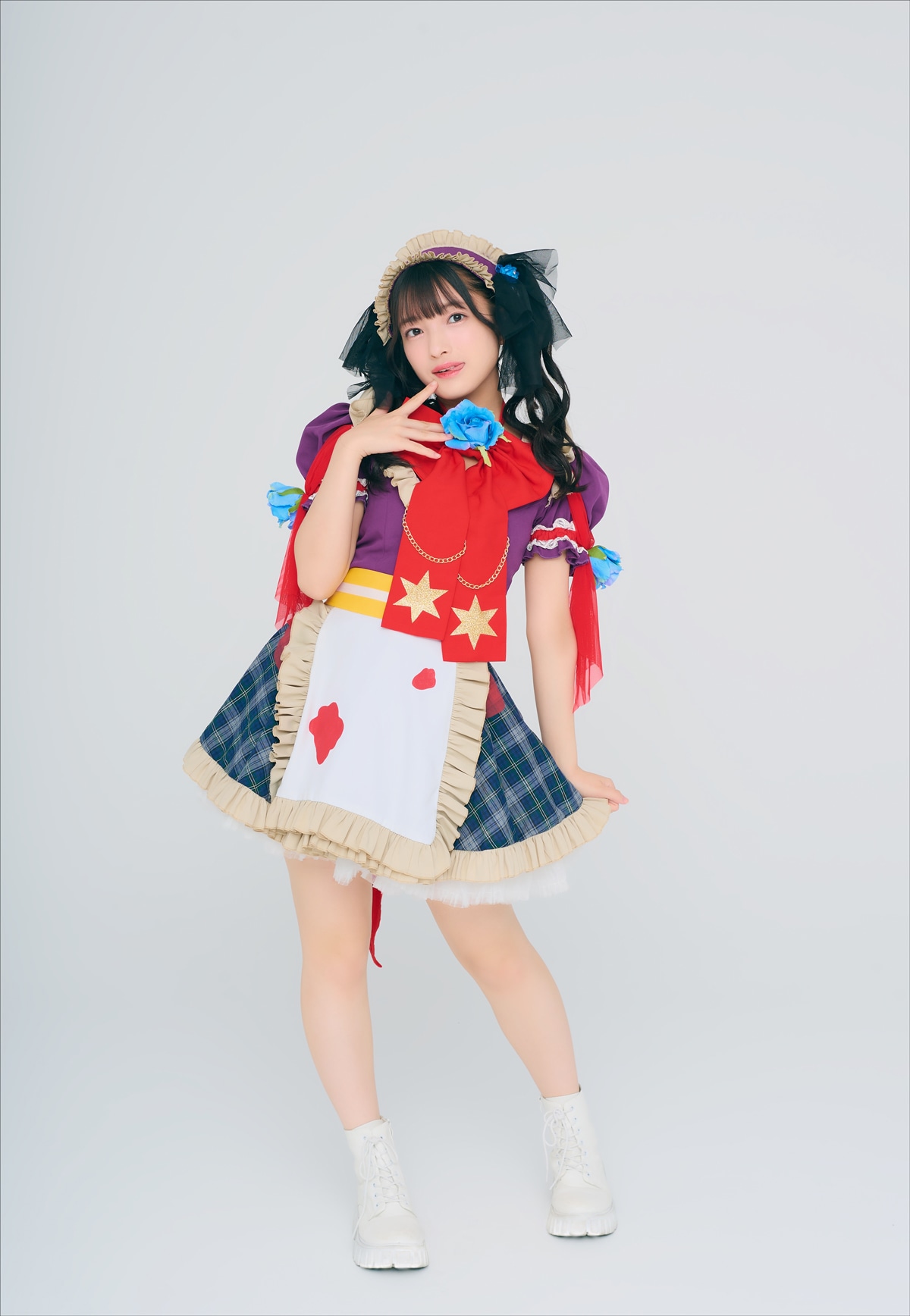 ヴァンパイアをイメージして制作された「僕はキミだけのおばけちゃん♡」衣装を着る蛭田愛梨。(c)徳間書店（撮影：田中瞳）