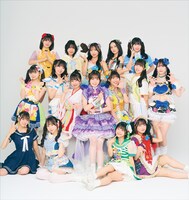 16人それぞれ異なる楽曲の衣装を着た虹のコンキスタドール。(c)徳間書店（撮影：田中瞳）