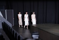 入場するPerfume。