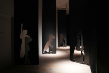 Perfumeの振付に合わせてくり抜かれたパネル。