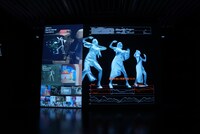 歌詞と身体表現の同期を可視化した展示。