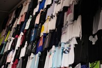 これまでに販売したTシャツ。