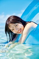 麻丘真央「光の鏡」より。(c)Buzz Wave / WANIBOOKS / Pygmy Company