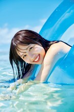 麻丘真央（22/7）の1stソロ写真集より。(c)Buzz Wave / WANIBOOKS / Pygmy Company