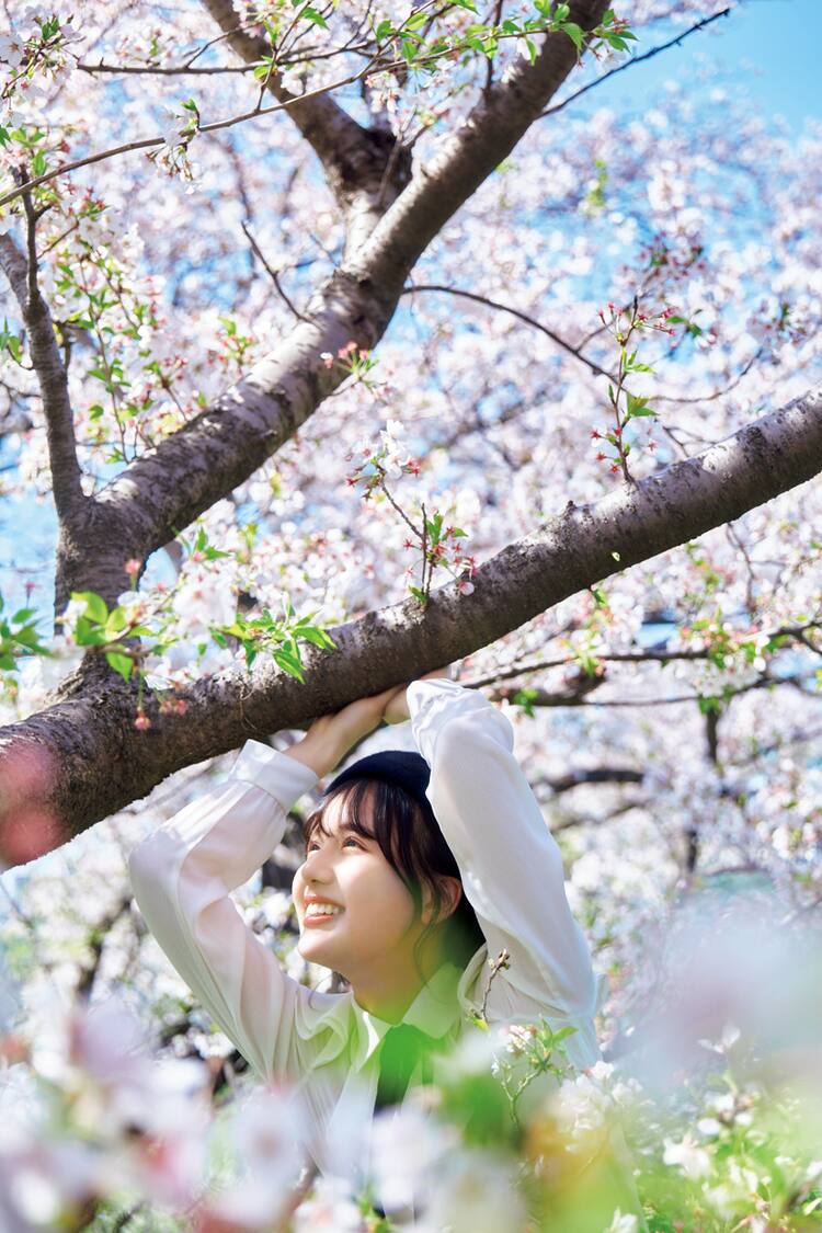 ナナニジのアイドル剣士”麻丘真央、念願のソロ写真集！初々しい水着 