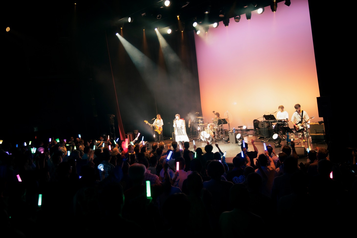 「宇徳敬子 Concert 2024 輝きましょう、羽ばたきましょう。Solo début 30th Anniversary Final!!」の様子。（撮影：平野タカシ）