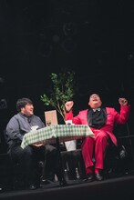 左から澤部渡、街裏ぴんく。（撮影：廣田達也）