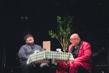 左から澤部渡、街裏ぴんく。（撮影：廣田達也）