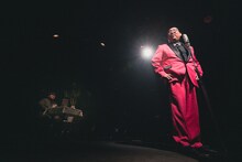 左から澤部渡、街裏ぴんく。（撮影：廣田達也）