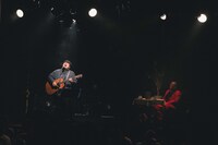 左から澤部渡、街裏ぴんく。（撮影：廣田達也）