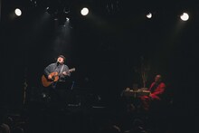 左から澤部渡、街裏ぴんく。（撮影：廣田達也）