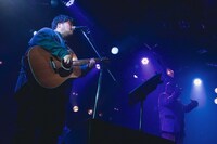 左から澤部渡、街裏ぴんく。（撮影：廣田達也）