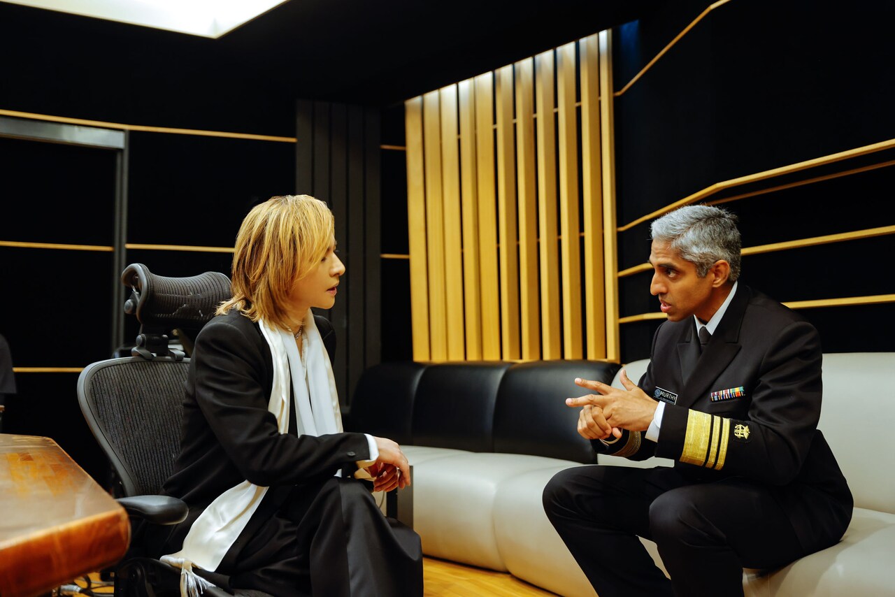 YOSHIKIが米国公衆衛生局長官と対談、メンタルヘルス支援の重要性や愛の大切さを語る