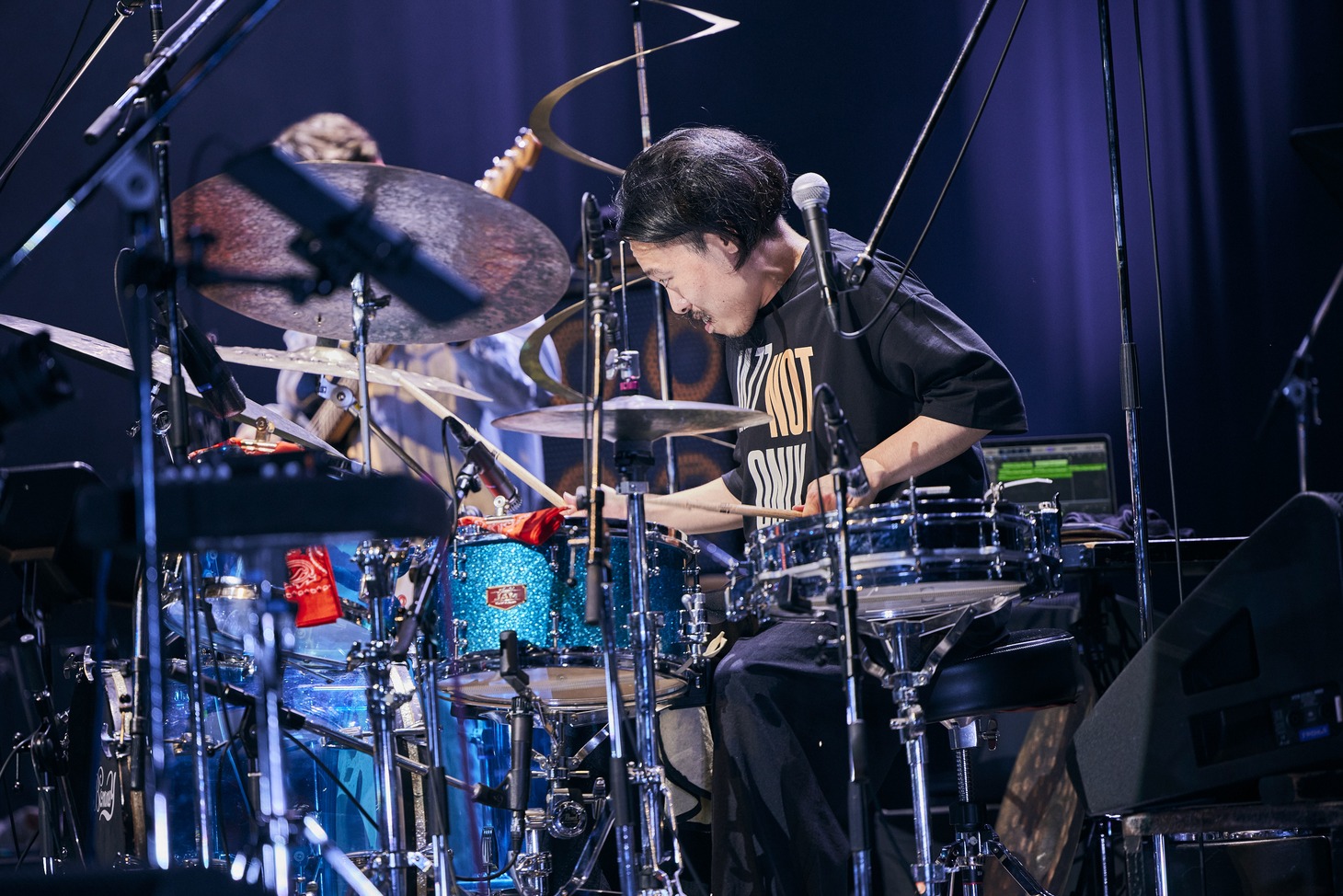 「JAZZ NOT ONLY JAZZ」ライブ映像より。