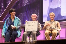 「3両ミックスソング」ゲームに挑戦するカイ、シューヤ、マサヒロ。（撮影：米山三郎）