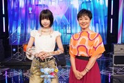 anoと有働由美子。(c)日本テレビ