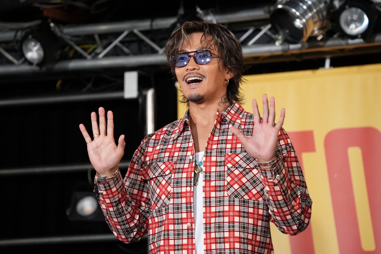 カメラを見つけた数原龍友。 - GENERATIONS数原龍友「ついてきて」発売