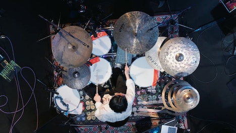 「JAZZ NOT ONLY JAZZ」ライブ映像より。