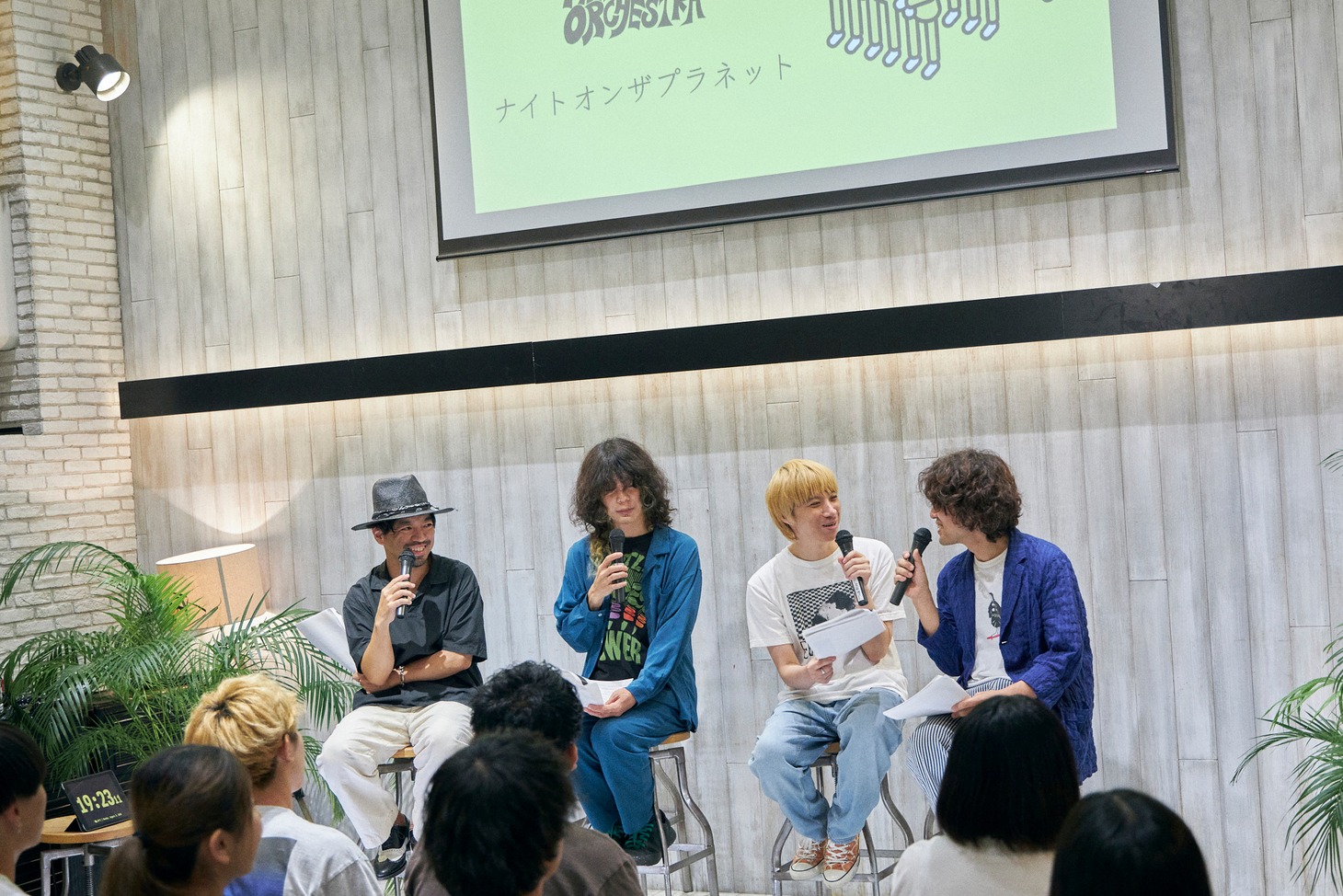クリープハイプのトリビュートアルバムの先行試聴会「もしも予約してくれたならそっとこんな声を聴いて」の様子。（撮影：岩本彩）