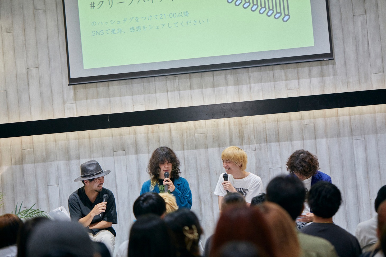 クリープハイプのトリビュートアルバムの先行試聴会「もしも予約してくれたならそっとこんな声を聴いて」の様子。（撮影：岩本彩）