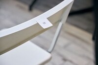 クリープハイプのトリビュートアルバムの先行試聴会「もしも予約してくれたならそっとこんな声を聴いて」で用意された座席。（撮影：岩本彩）