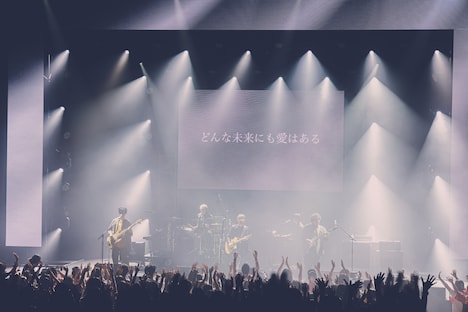 flumpool「15th Anniversary tour 2024『This is flumpool !!!! ～15の夜に逢いましょう～』」LINE CUBE SHIBUYA（渋谷公会堂）公演の様子。（撮影：白石達也）