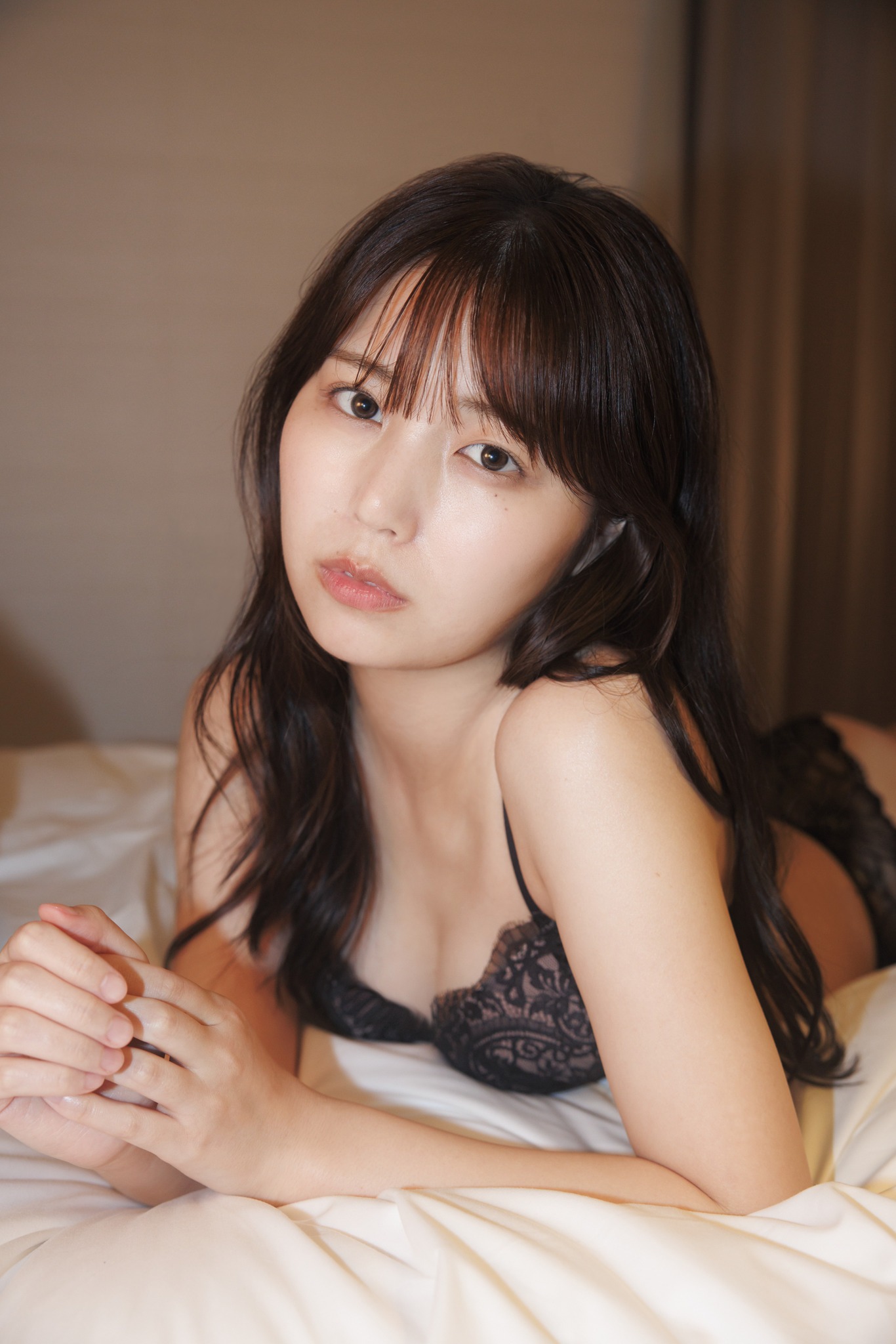 小島愛子（STU48）の1st写真集より。