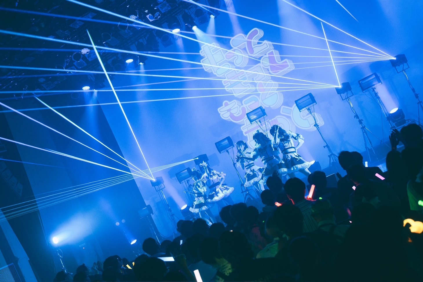 I'mew（あいみゅう）「3rd Anniversary Tour『もっともっともっともっと』」東京・渋谷ストリームホール公演の様子。