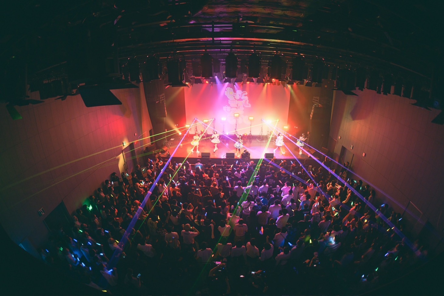 I'mew（あいみゅう）「3rd Anniversary Tour『もっともっともっともっと』」東京・渋谷ストリームホール公演の様子。
