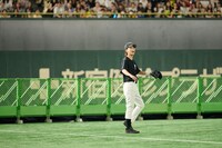 人気画像6位は「TOBEアーティストと輪島中学野球部がスポーツ対決で一致団結、平野紫耀×ニッチローの始球式も」より、「Act for HOPE to HEROes PROJECT in TOKYO DOME」の様子。(c)TOBE Co., Ltd.