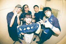 楠木ともりとバンドメンバーたち。（撮影：渡邉一生）