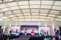 TEAM SHACHI「SHACHI SUMMER2024～沸騰！リアルサウナHOLA！～」の様子。（撮影：笹森健一）