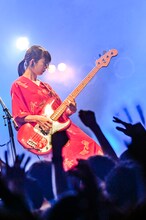 関根史織（B, Cho / Base Ball Bear）（撮影：高田梓）