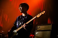 岡崎真輝（B / Galileo Galilei）（撮影：高田梓）