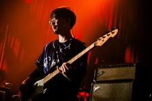 岡崎真輝（B / Galileo Galilei）（撮影：高田梓）