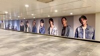 渋谷駅に掲出されているBE:FIRSTの特大特殊ポスター。