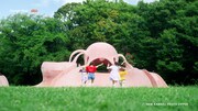 Google Pixel 9シリーズ　au新Web CM「公園」編より。