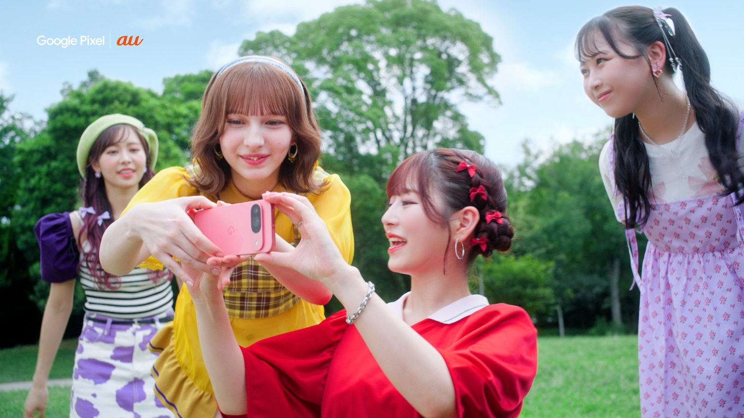 Google Pixel 9シリーズ　au新Web CM「公園」編より。