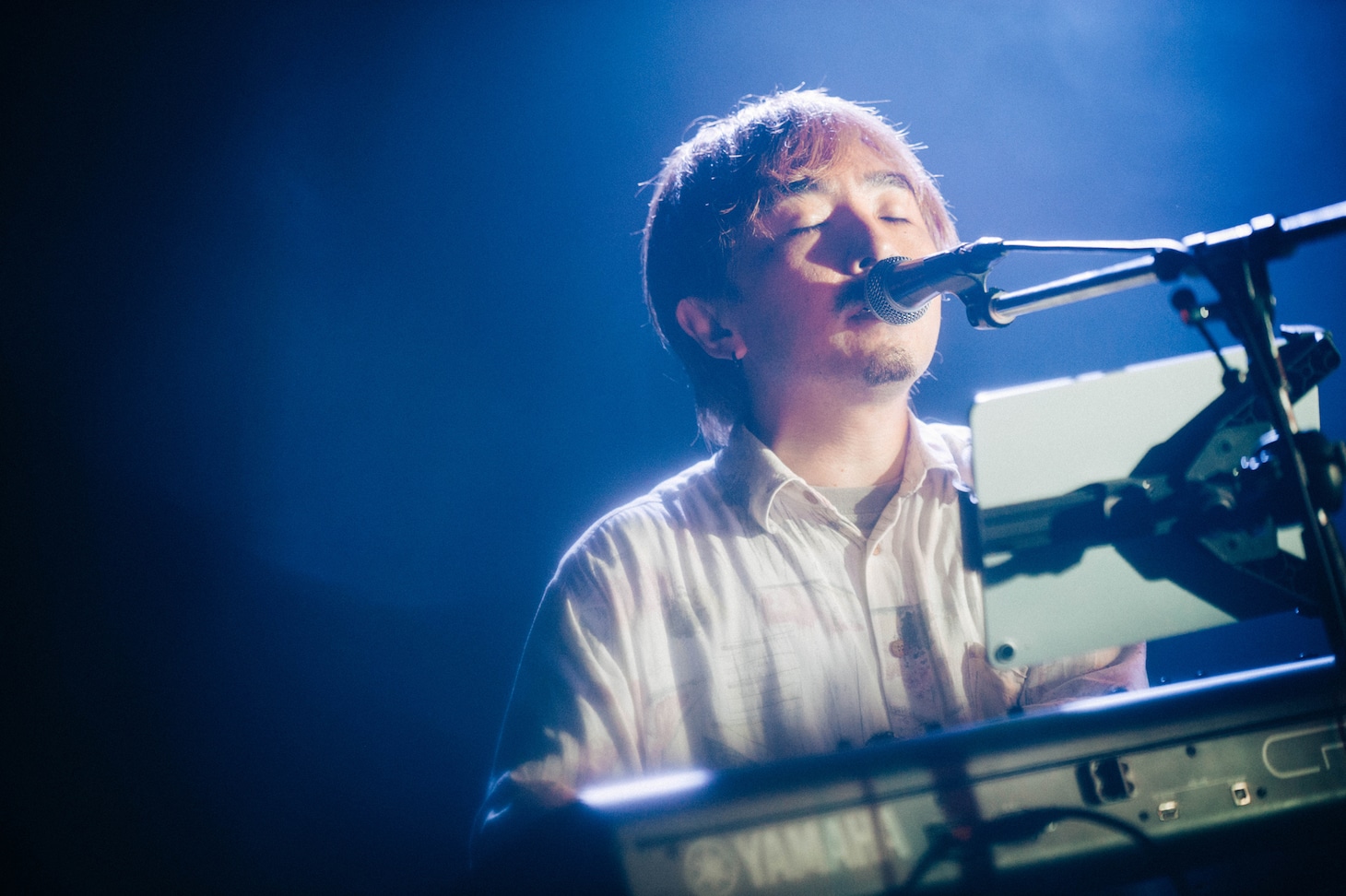鈴木真海子のバンドメンバー・ESME MORI（Key）。（Photo by Kana Tarumi）